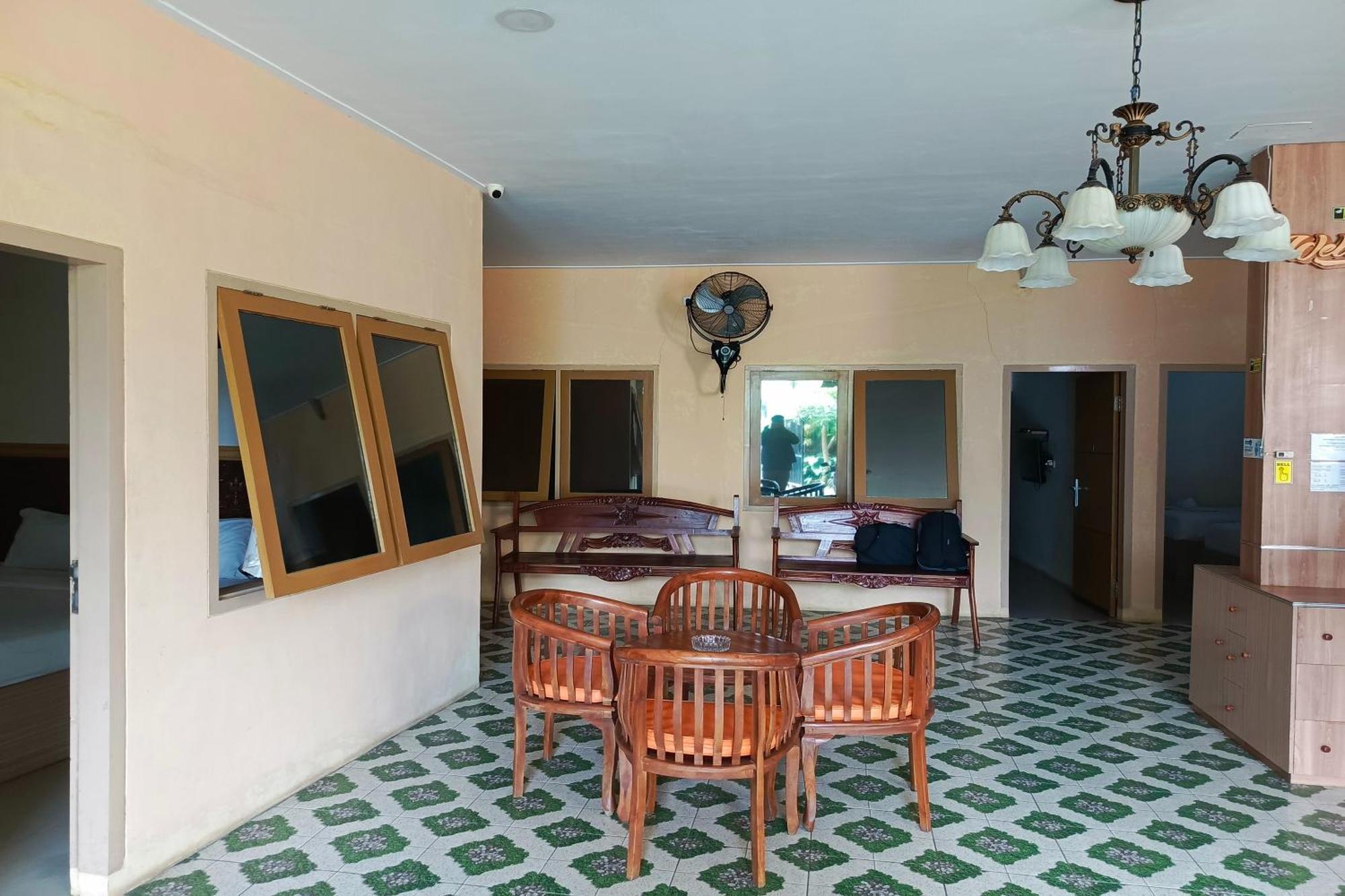 Adisa Homestay Маланг Екстериор снимка